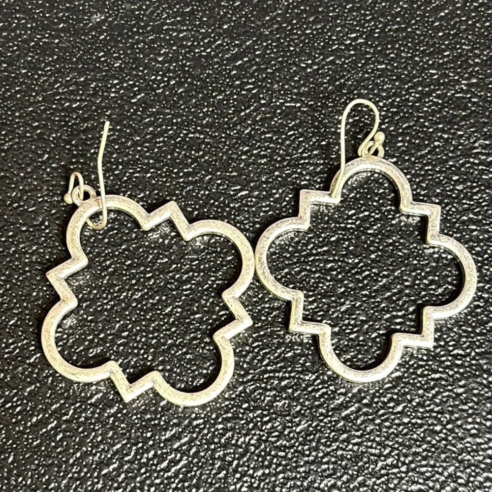POMINA Quatrefoil Clover Silver Tone Dangle Drop Earrings